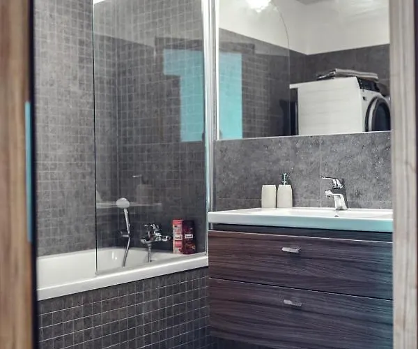 아파트 Voir Apartment *